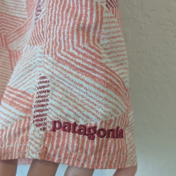 Patagonia Men's Pink Coral Geometric Stripe Wavefarer Boardshorts Swim Surf - Picture 8 of 10